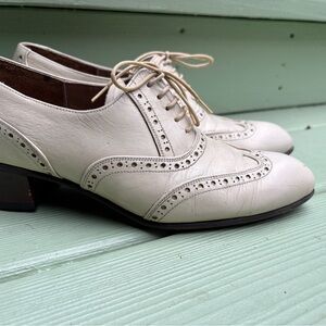 Vintage White Leather Cissa Lace-Up Shoes 8.5
